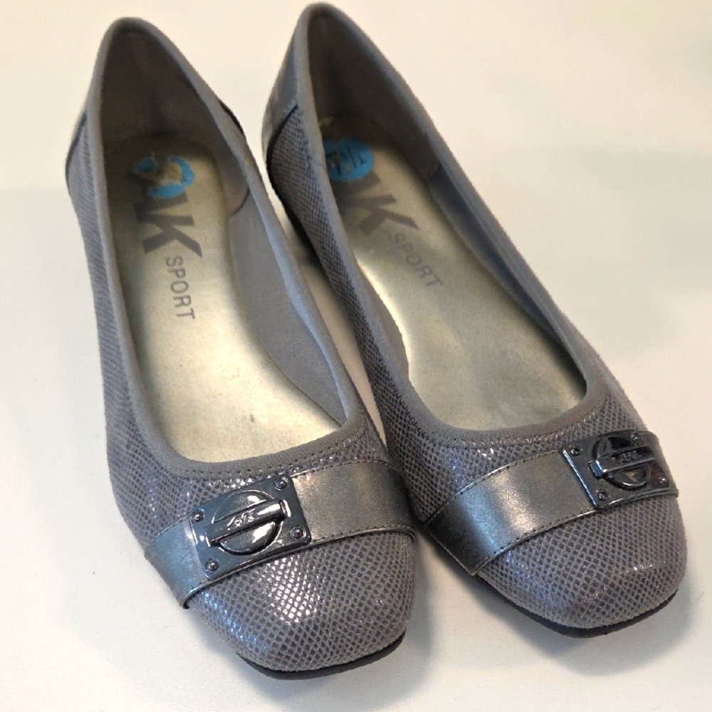 Anne Klein Gray Flats